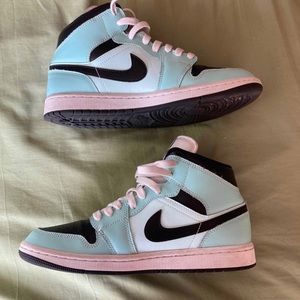 Wmns Air Jordan 1 Mid ‘Aqua Black’